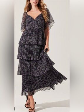ASTR the Label Gracelynn Tiered Pleated Maxi Floral Dress – Size XS